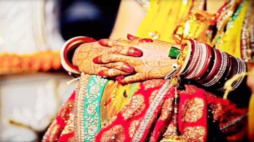 ब्यूटी पार्लर से तैयार होकर मैरिज गार्डन आई थी दुल्हन, भगा ले गया बॉयफ्रेंड