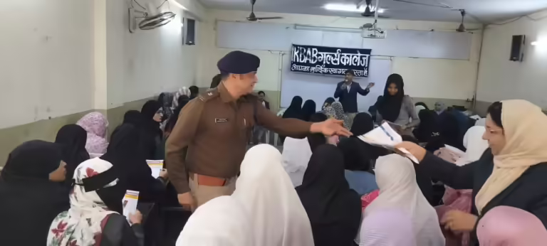 सोशल मीडिया का भी पूरी सावधानी के साथ करे उपयोग…, क्योंकि साइबर क्रिमिनल्स हमारी छोटी सी गलती का भी कर सकते है दुरुपयोग।