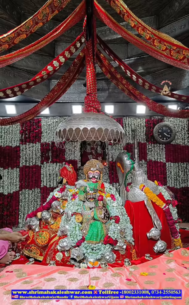 भगवान श्री महाकालेश्वर ने पंच मुखारविंद में दर्शन दिये