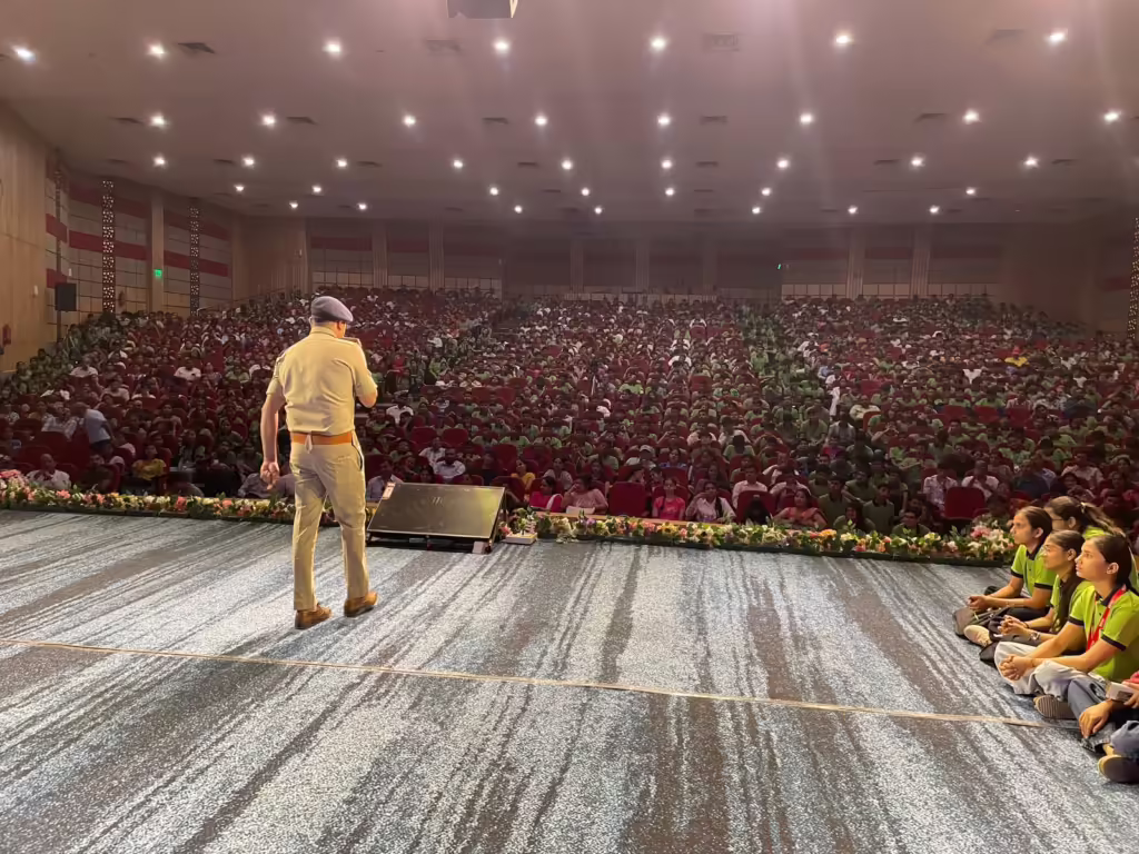 डिजिटल वर्ल्ड में नही झेलना चाहते हो साइबर क्राइम की कोई परेशानी…….तो ऑनलाइन पढ़ाई, गेम खेलने अथवा सोशल मीडिया के उपयोग दौरान भी पूरी रखो सावधानी।
