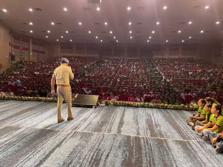 डिजिटल वर्ल्ड में नही झेलना चाहते हो साइबर क्राइम की कोई परेशानी…….तो ऑनलाइन पढ़ाई, गेम खेलने अथवा सोशल मीडिया के उपयोग दौरान भी पूरी रखो सावधानी।