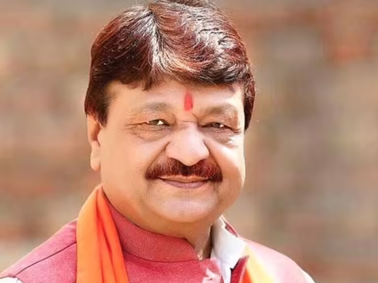 चित्रकूट में मां मंदाकिनी की सेवा में जुटे मंत्री श्री कैलाश विजयवर्गीय