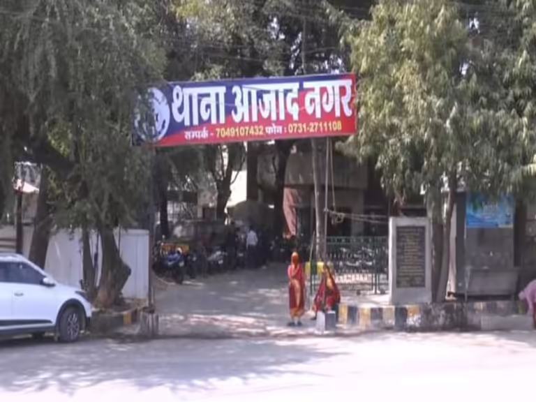 इंदौर में प्लॉट सौदे में धोखाधड़ी, दी धमकी:डॉक्टर और साथी ने लिए 36 लाख, रजिस्ट्री से किया इनकार