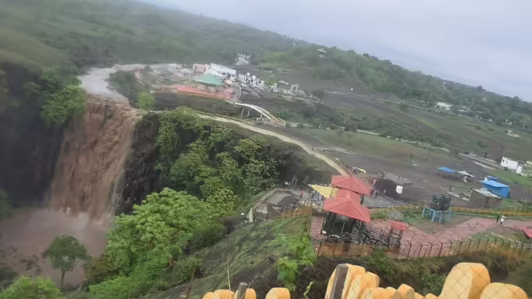 महू क्षेत्र के जलप्रपातों व एकांत पर्यटन स्थलों पर आम जनता के प्रवेश पर प्रतिबंध।
