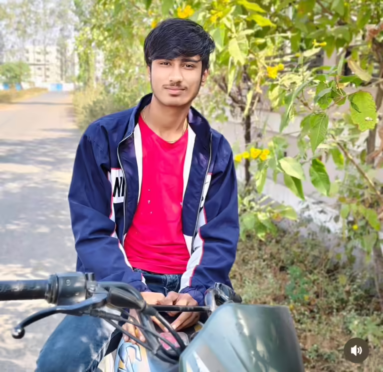 रिवर्स हो रही वैन से टकराई स्कूटी, इंदौर में 17 साल के छात्र की मौत… छोटी बहन को स्कूल छोड़ने निकला था