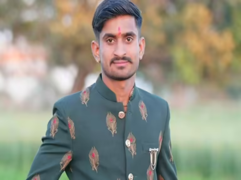 कॉलेज में एग्जाम देने आ रहे छात्र की मौत:इंदौर में तेज रफ्तार बस ने मारी टक्कर, सिर में आई थी गंभीर चोट