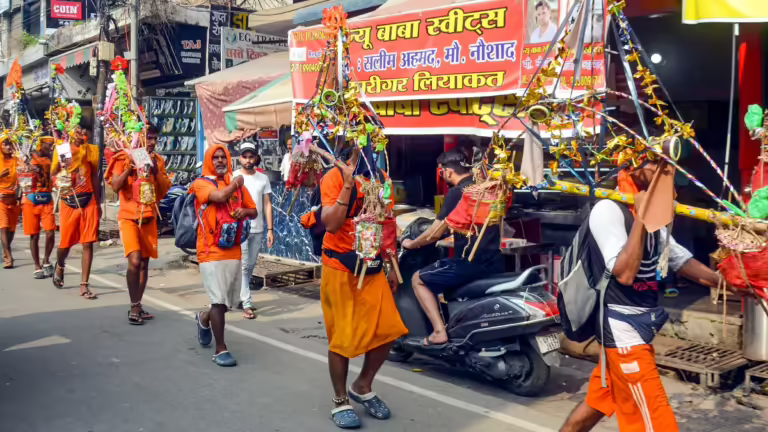 कांवड़ यात्रा से पहले वर्ल्ड हिंदू फेडरेशन की बड़ी मांग प्रदेश अध्यक्ष संजय अग्रवाल ने दुकानों और कर्मचारियों की जांच की बात कही