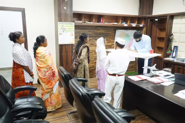 देवी अहिल्या श्रमिक कामगार गृह निर्माण सहकारी संस्था की वरियता सूची करें जल्द फाइनल।कलेक्टर श्री आशीष सिंह ने जनसुनवाई में दिये निर्देश।
