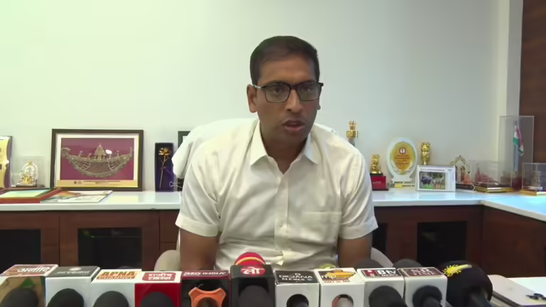 कलेक्टर श्री आशीष सिंह ने 100 रुपये व उससे अधिक की अचल संपत्ति की नोटरी किए जाने पर लगाया प्रतिबंध.