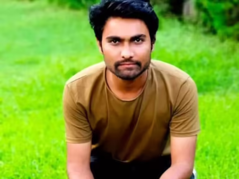 बेटे के जन्मदिन के 1 दिन बाद पिता की माैत:इंदौर में घर की सीढ़ियों से गिरे, तीसरी मंजिल पर जाते वक्त पैर फिसला