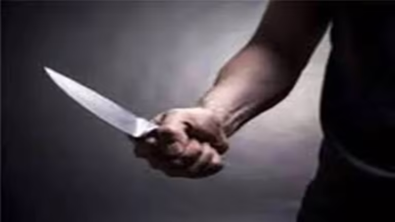 राखी मनाकर लौट रहे नमकीन कारखाने के कर्मचारी की चाकू से गोदकर हत्या