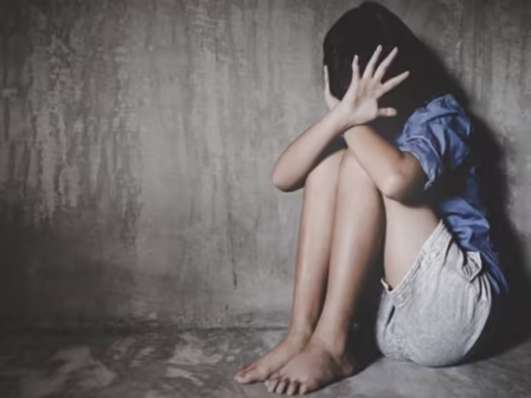 इंदौर में इंस्टाग्राम पर दोस्ती के बाद युवती से दुष्कर्म:आरोपी ने अश्लील वीडियो बनाया, वायरल करने की धमकी देकर कई बार किया रेप