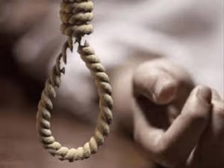 इंदौर में दो युवकों ने फांसी लगाकर की आत्महत्या:घटना के वक्त दोनों युवक घर पर अकेले थे,पुलिस को नहीं मिला सुसाइड नोट