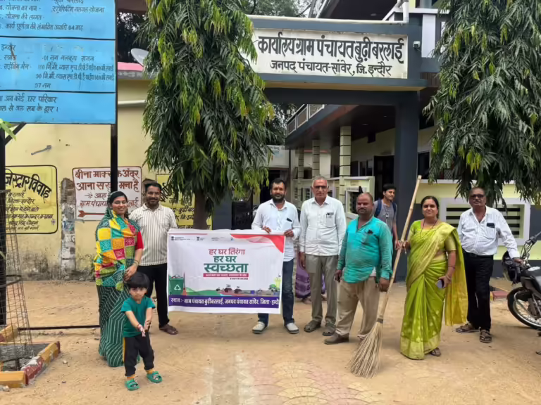 हर घर तिरंगा, हर घर स्वच्छता अभियान”।