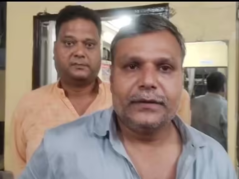 इंदौर में एक पत्रकार से मारपीट:आंगनवाड़ी के पास नशा कर रहे युवकों को टोका था; पत्रकारों ने कराई FIR