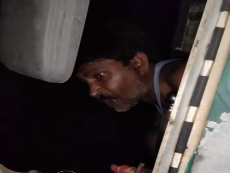 ट्रक ड्राइवर ने डॉग के साथ किया अप्राकृतिक कृत्य:पशु प्रेमी थाने पहुंचे, आवेदन देकर ड्राइवर के खिलाफ केस दर्ज करने की मांग