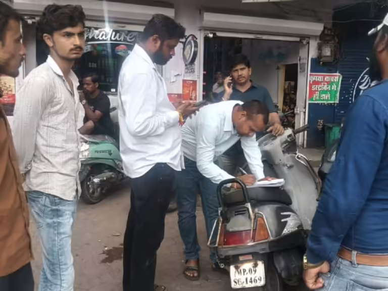 इंदौर के वाइन शॉप और रेस्टोरेंट पर कार्रवाई:गंदगी-कचरा फैलाने पर नगर निगम ने किया 30 हजार का स्पॉट फाइन