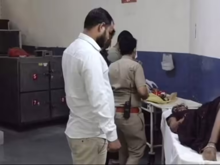 इंदौर में झाड़ियों में मिले मां-बेटे के शव:हत्या की आशंका; पुलिस ने गुमशुदगी दर्ज कराने वाले को हिरासत में लिया