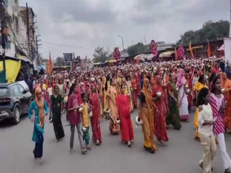 इंदौर में कांवड़ यात्रा में महिलाओं की चेन, मंगलसूत्र चोरी:एमजी रोड थाने में शिकायतें; बीजेपी विधायक गोलू शुक्ला ने निकाली थी यात्रा