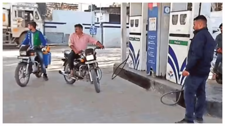 हेलमेट धारण नहीं करने वाले दो पहिया वाहन चालकों को पेट्रोल प्रदान नहीं करने संबंधी आदेश का प्रभावी क्रियान्वयन एवं पालन सुनिश्चित कराने के लिये कार्यपालिक दण्डाधिकारी को अनुभागवार सौंपे गये दायित्व.