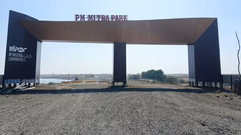 फॉर्म से फाइबर और फैक्टरी से फैशन फिर फॉरेन तक की अवधारणा भैंसोला में ले रही आकार