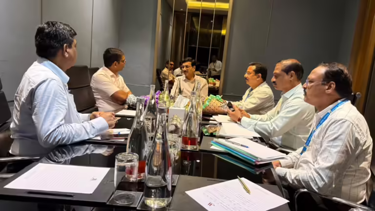 जनजातीय कार्य विभाग के केंद्रीय सचिव की अध्यक्षता में आदि कर्मयोगी अभियान की समीक्षा बैठक सम्पन्नसंभाग के 3373 गांवों में और इंदौर के 56 ग्रामों में आदि कर्मयोगी अभियान चलाया जाएगा