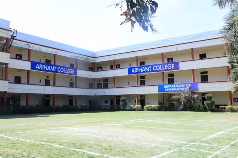 शिक्षा मंदिर में नंगई का नंगा नाच! फ्रेशर पार्टी पर बवाल बजरंग दल देगा ज्ञापन