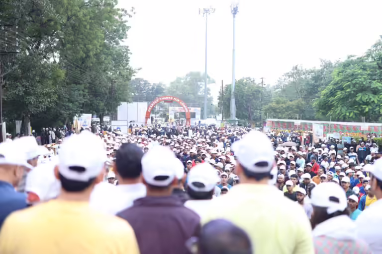 राष्ट्रीय एकता दिवस के उपलक्ष्य में, माननीय जनप्रतिनिधियों तथा इंदौर पुलिस कमिश्नर के साथ इंदौर के नागरिकों ने लगाई देश की एकता और अखंडता के लिए दौड़।