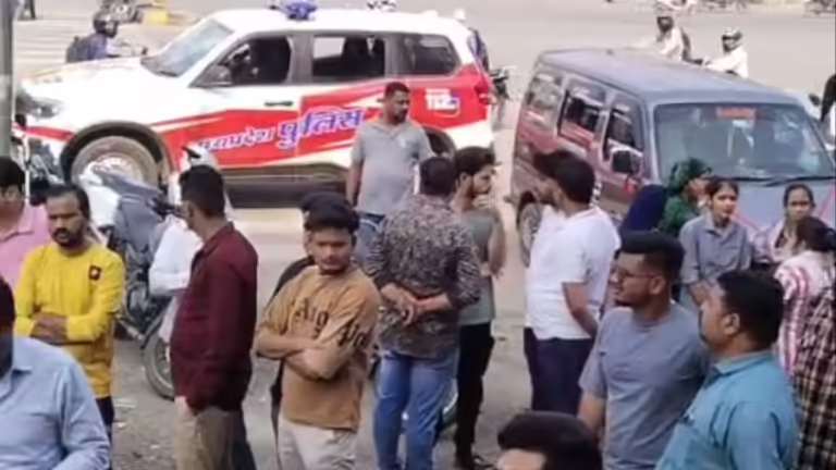 इंदौर में दर्दनाक हादसा! कार शोरूम के ऊपर बने पेंटहाउस में आग, दम घुटने से कारोबारी की मौत