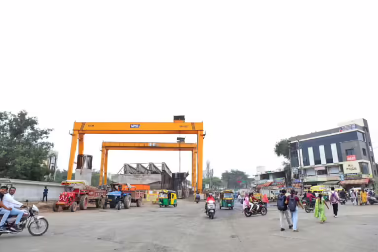 महापौर की सख्त नाराज़गी एमपीआरडीसी अधिकारियों को लगाई कड़ी फटकार
