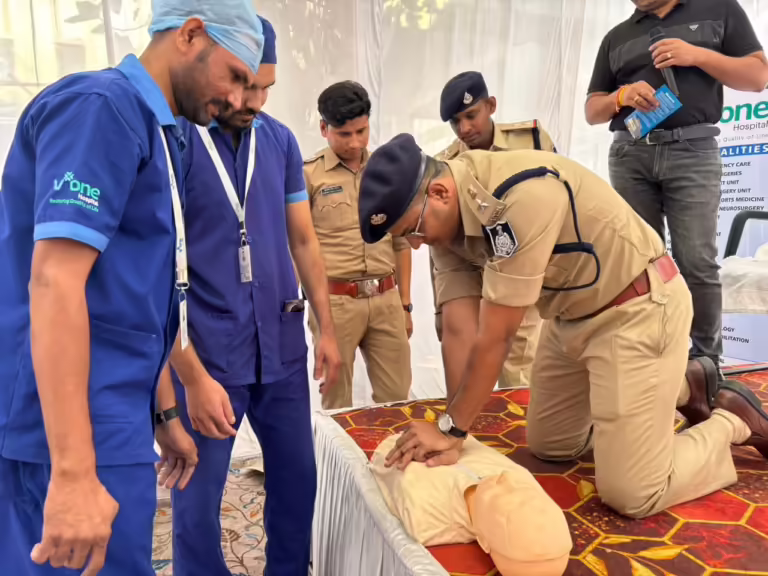 यातायात पुलिस को दी गई सीपीआर (CPR) की ट्रेनिंग