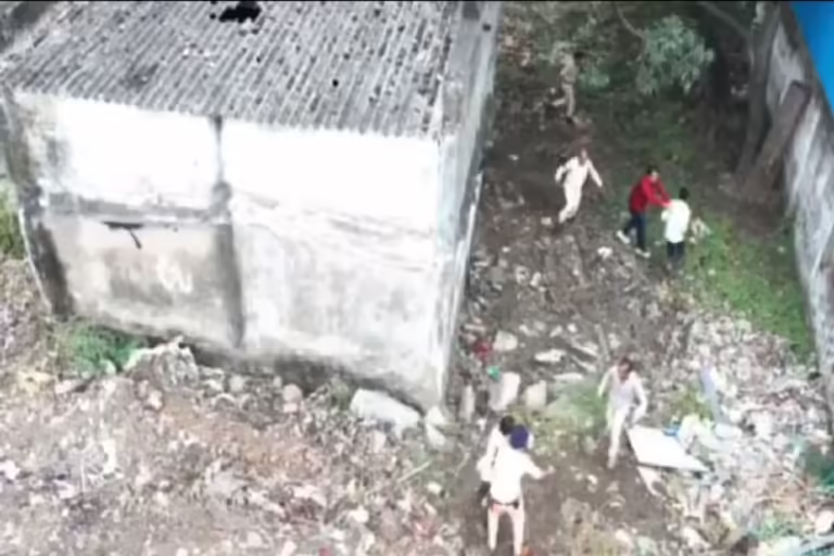 एमपी में ड्रोन से विशेष चैकिंग; खंडहर के पीछे नशा करते पकड़ाया आरोपी, वीडियो