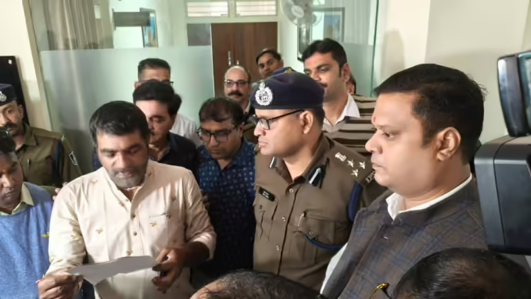 मीडियाकर्मियों पर हमले के सभी आरोपियों की गिरफ्तारी न होने से आक्रोश