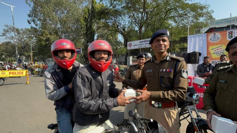 “ट्रैफिक प्रहरी” अभियान में नागरिक दे रहे अभिन्न योगदान, पुलिस कमिश्नर इंदौर द्वारा भी किया जा रहा उनका सम्मान..