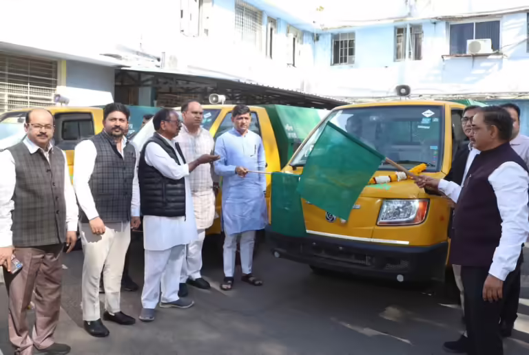 अवंतिका गैस लिमिटेड के सौजन्य से प्राप्त 6 नवीन सीएनजी गार्बेज टिपर वाहनों का लोकार्पण…