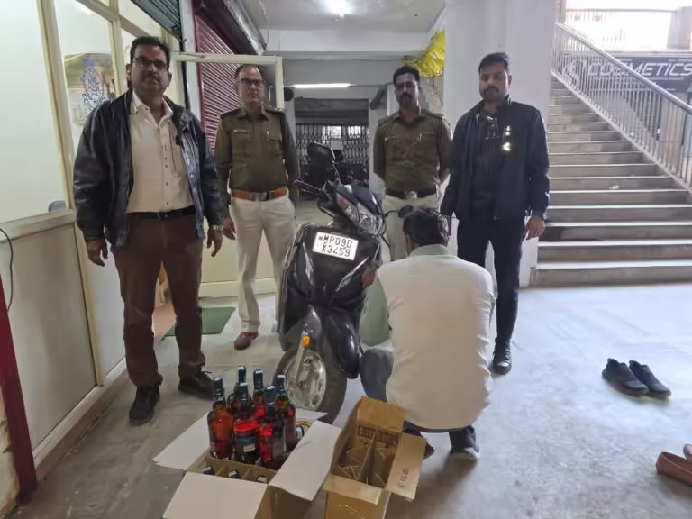 आबकारी इंदौर की अवैध मदिरा के विरूद्ध प्रभावी कार्रवाई