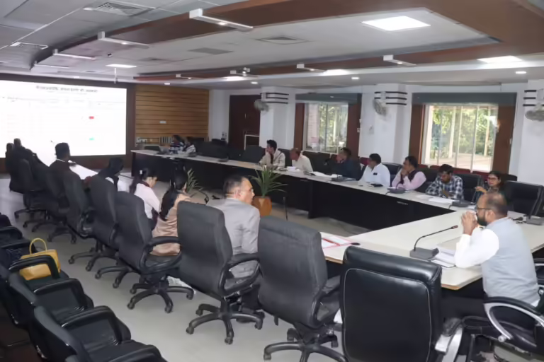 सार्वजनिक भवनों में दिव्यांगजनों को बाधारहित वातावरण उपलब्ध कराये जाये