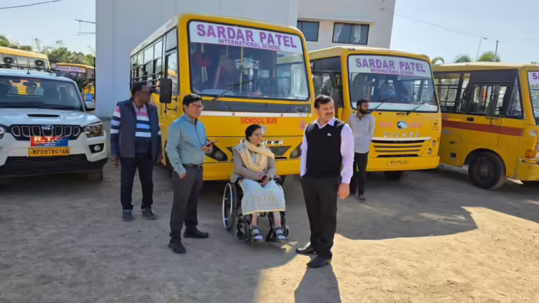 नियमों का उल्लंघन करने वाले स्कूली वाहनों पर बड़ी कार्रवाई