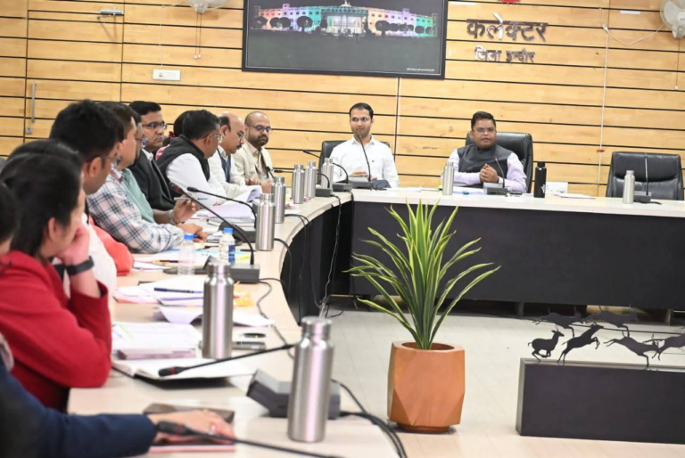 राजस्व प्रकरणों के निराकरण में तेजी लाने के लिए कलेक्टर श्री शिवम वर्मा ने अधिकारियों को दिए निर्देशराजस्व बकाया वसूली के लिए जिले में चलेगा अभियानसमय-सीमा, गुणवत्ता और जवाबदेही—तीनों पर शून्य सहनशीलता नीति- लापरवाही बरतने पर होगी कार्रवाई
