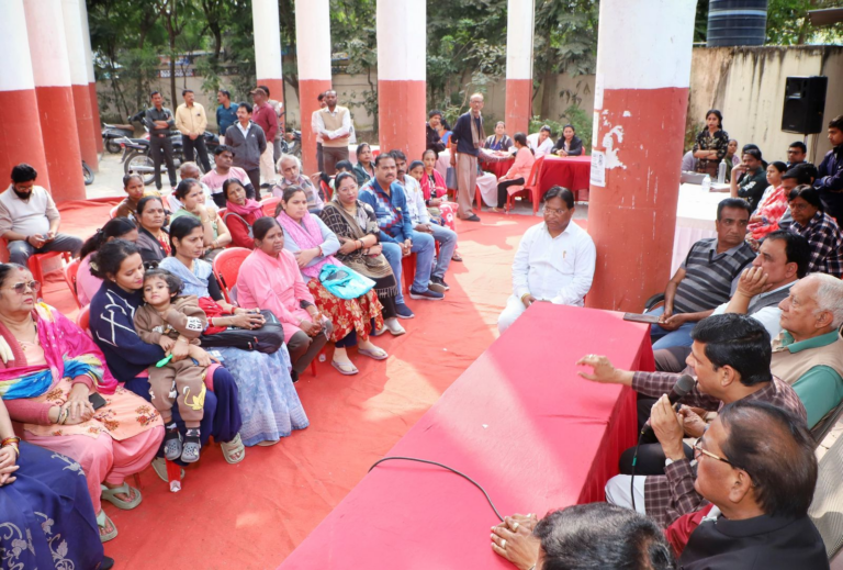 वार्ड 32 में ‘संकल्प से समाधान’ शिविर LIVE-महापौर पुष्यमित्र भार्गव ने सुनी नागरिकों की आवाज, मौके पर हुए कई समाधान