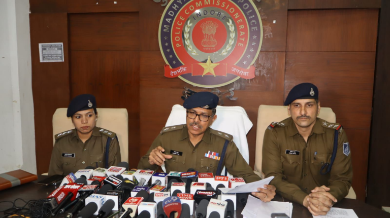 मोबाइल टावरों से उपकरणों की चोरी करने वाला शातिर चोर पुलिस थाना हीरानगर द्वारा गिरफ्तार।