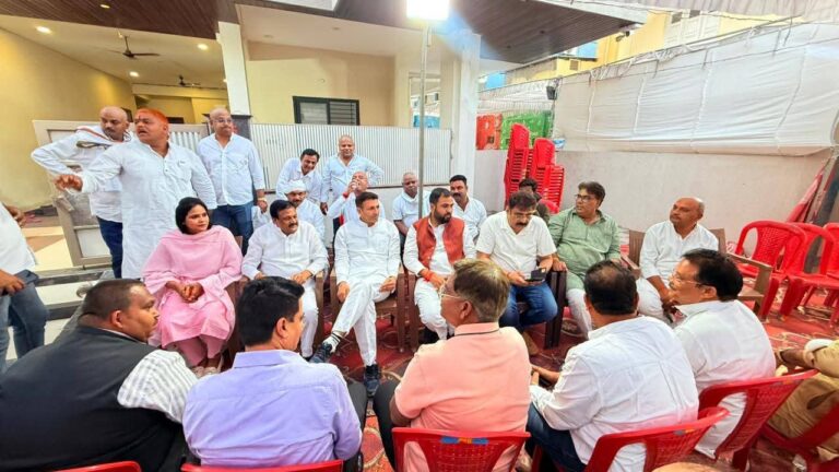 सज्जन सिंह वर्मा की धर्मपत्नी के निधन पर प्रदेशभर से आए गणमान्य नागरिकों ने दी भावभीनी श्रद्धांजलि..
