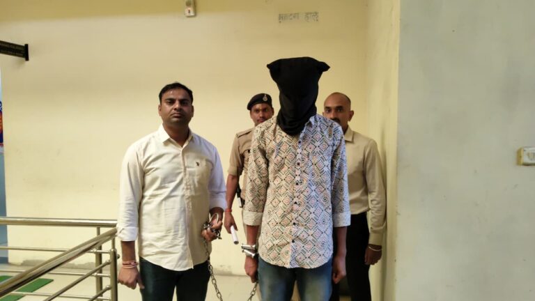 आधा किलो अफीम के साथ पकड़ाया इंजीनियरिंग स्टूडेंट:परिवार नीमच में अफीम की खेती करता है, कर्ज बढ़ा तो इंदौर में तस्करी करने लगा