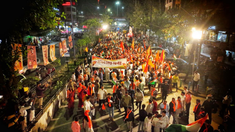 शहीदों की स्मृति में जगमगाया इंदौर, भव्य मशाल यात्रा में उमड़ा जनसैलाब