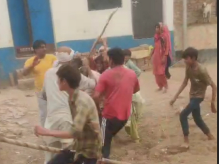पानी के विवाद में लाठी और तलवारें चली