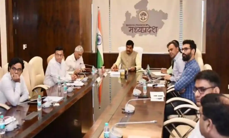 किसानों को सस्ती बिजली उपलब्ध कराना हमारी प्राथमिकता : मुख्यमंत्री डॉ. यादव                         किसानों को सोलर पम्प उपयोग के लिए करें प्रोत्साहित