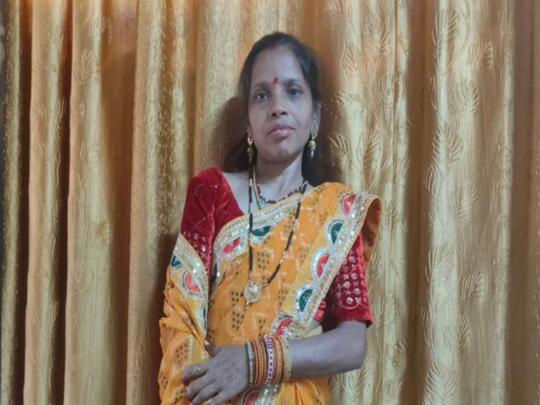 रेडीमेड कॉम्प्लेक्स के पास सड़क हादसा, महिला की मौत:खरीदारी कर लौट रहे दंपति को अज्ञात वाहन ने मारी टक्कर, पति घायल