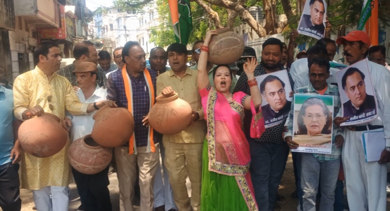 इंदौर में जल संकट पर कांग्रेस का मटका फोड़ प्रदर्शन