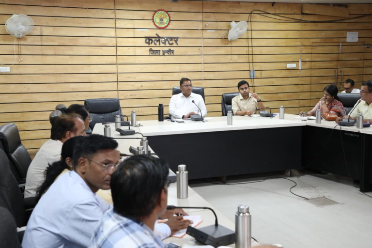 उल्लास नवभारत साक्षरता कार्यक्रम: जनभागीदारी और प्रशासनिक सहयोग से इंदौर में मिल रही सफलता