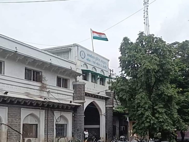 इंदौर पुलिस में बड़ा फेरबदल… गंभीर आरोपों के बाद 7 थानों के प्रभारी बदले, लसूड़िया और एरोड्रम टीआई हटाए